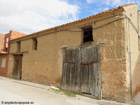 Almacen en Añe, Segovia, fachada desde esquina