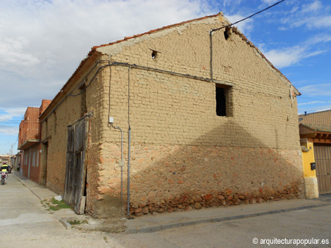 Almacen en Añe, Segovia, lateral y hastial