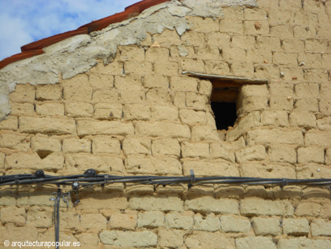 Almacen en Añe, Segovia, detalle hueco pequeño