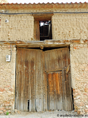 Almacen en Añe, Segovia, puerta izquierda