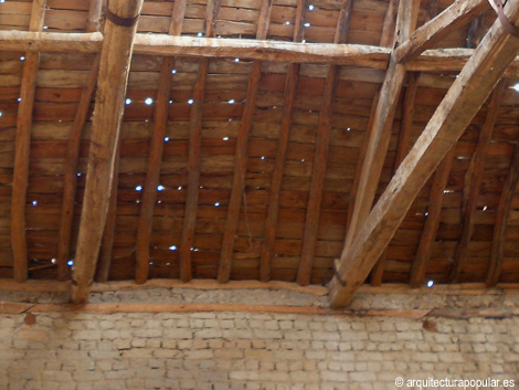 Almacen en Añe, Segovia, detalle cubierta desde interior