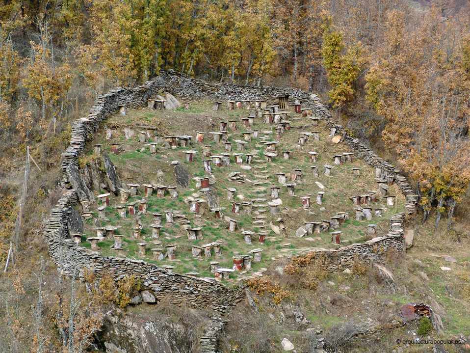 Colmenar tradicional de La Hiruela