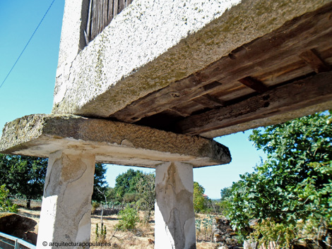 Horreo en Amoeiro, Orense.  Detalle