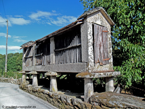 Horreo de tres cuerpos, Cea, Orense