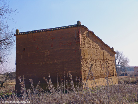 Cerecinos de Campos. Vista posterior del palomar