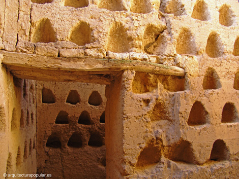 Cerecinos de Campos. Nidos en el  interior del palomar