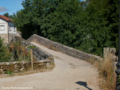 Ponte Mandrás, sobre el río Barbariño