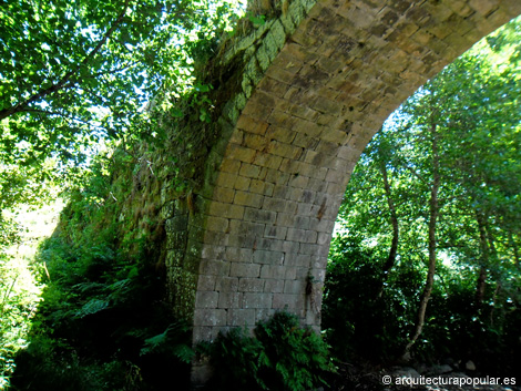 Ponte Mandrás, estribo derecho