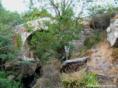 Lateral del puente Taboada