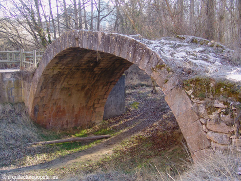 Puente de Talcano, Sepulveda, cara inferior y pasarela