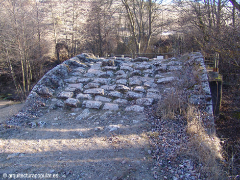 Puente de Talcano, Sepulveda, zona superior del arco