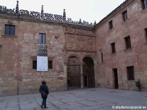 Escuelas menores, entrada