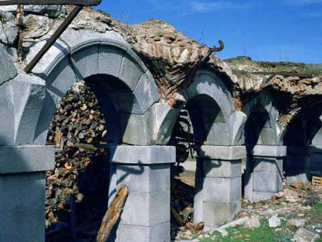 Palacio de Valsain, 1987, interior de la arqueria de entrada