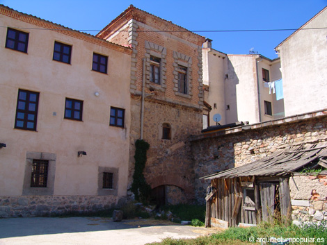 Palacio de Valsain, Torre norte de las Casas de Oficios desde el Patio de Vacas