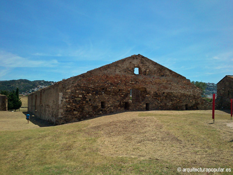 Ciudadela de Rosas. Exterior del arsenal