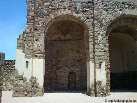 Ciudadela de Rosas. Nave iglesia