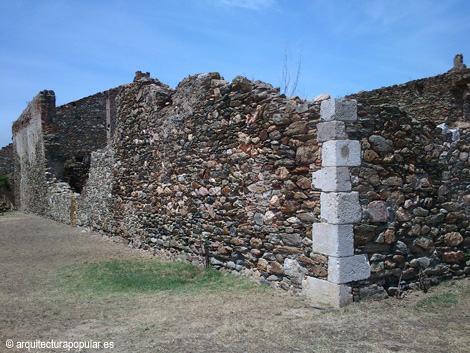 Ciudadela de Rosas. Muro del arsenal