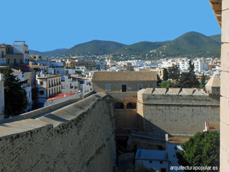 Murallas-Dalt-Villa-San-Juan-desde-Santa-Lucia