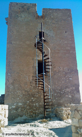 Torre de Cope, frente de acceso