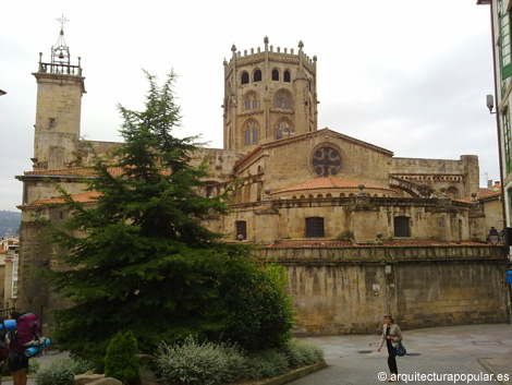 Catedral de Orense. El cimborrio desde la Plaza de las Flores