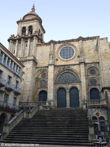 Catedral de Orense. Fachada oeste y escalinata