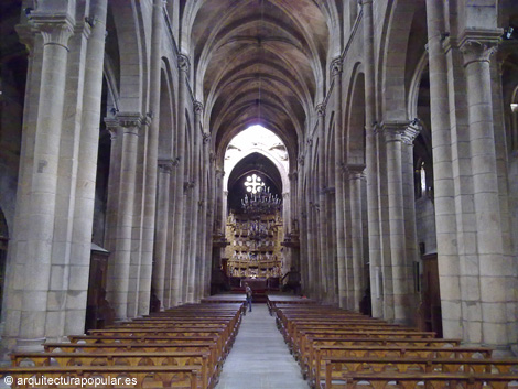 Catedral de Orense. Nave central y altar mayor