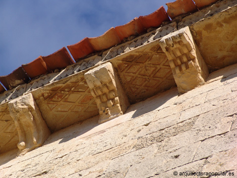 Ermita de San Frutos. Canecillos de la iglesia