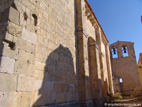 Ermita de San Frutos. Fachada sur de la iglesia