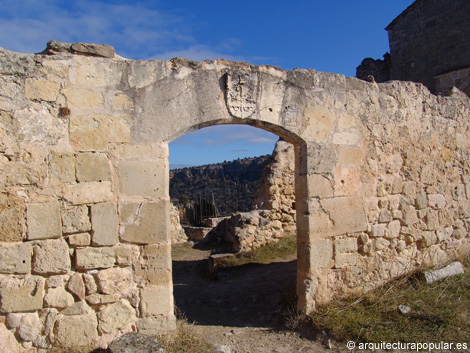 Ermita de San Frutos. Restos del monasterio, detalle puerta