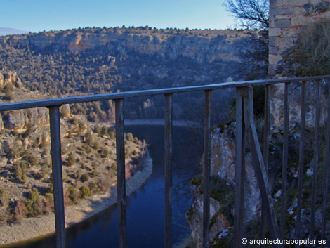 Ermita de San Frutos. El rio Duraton desde el recinto