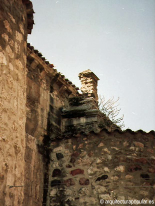 San Pedro, detalle refuerzos fachada umbria