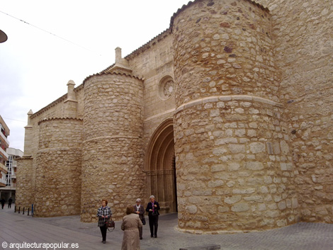 San Pedro, refuerzos fachada norte