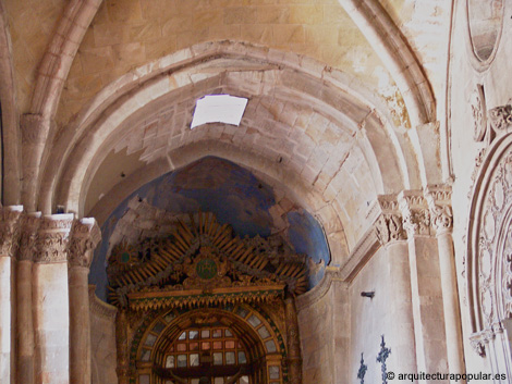 Iglesia de San Martin de Tours, Salamanca, nave de la Epistola, abside