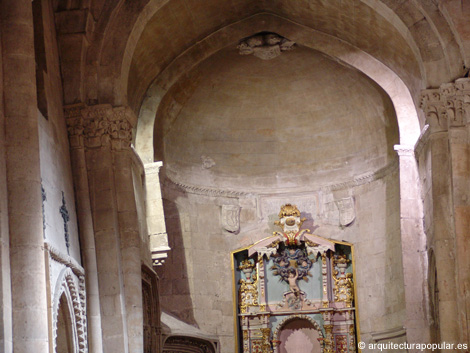 Iglesia de San Martin de Tours, Salamanca, nave del Evangelio, abside