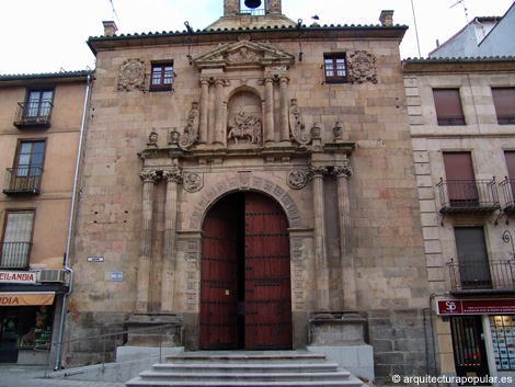 Iglesia de San Martin de Tours, Salamanca, fachada renacentista de la calle Quintana