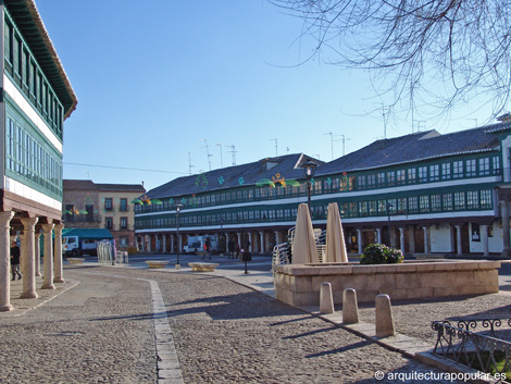 Plaza Mayor de Almagro desde la calle del Gran Maestre