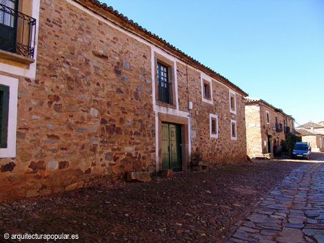 Castrillo de los Polvazares. Inicio calle Real