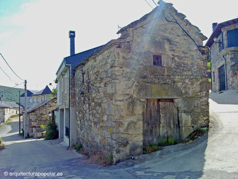 Lubian, vivienda a tres calles