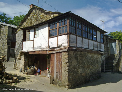 Lubian, galeria mirador cerrada