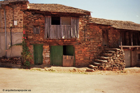 Villar del Monte, vivienda en calle Real