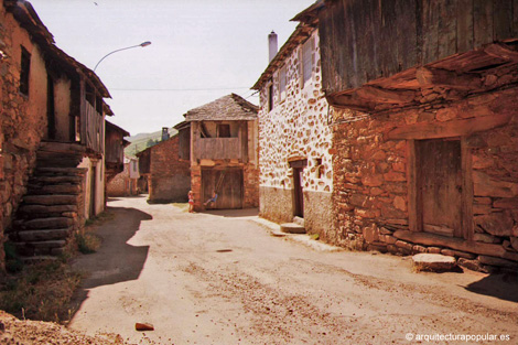 Villar del Monte, tramo de la calle Real