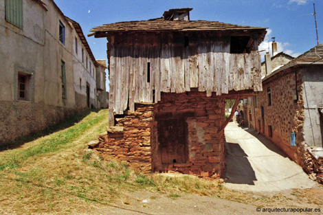 Villar del Monte, corredor y escalera