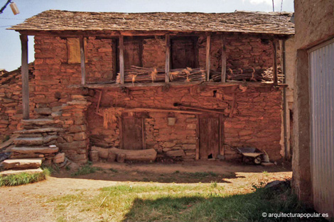 Villar del Monte, casa con corredor