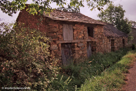 Villar del Monte, edificios auxiliares