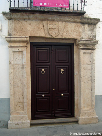 Almagro, portada en la Calle de las Bernardas, 11