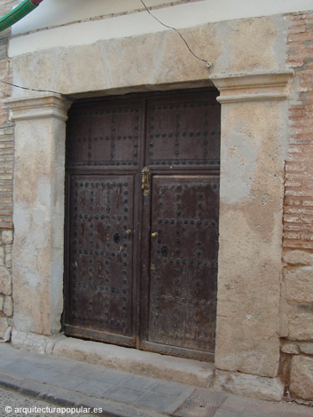 Almagro, portada en la Calle de las Bernardas, 14