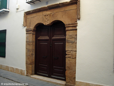 Almagro, portada en la Calle de las Bernardas, 9