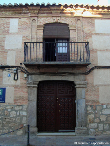 Almagro, portada en la Calle Mayor de Carnicerias, 5