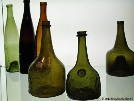 Museo del Vidrio, botellas siglo xvii