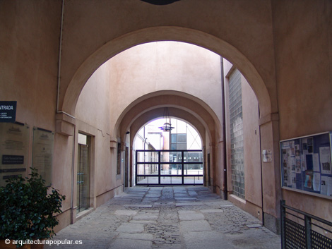 Museo del Vidrio, acceso